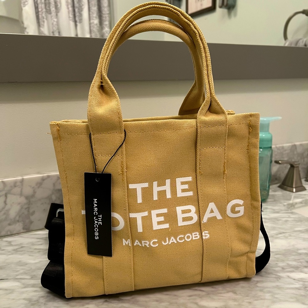 Marc Jacobs Tote *not authentic
